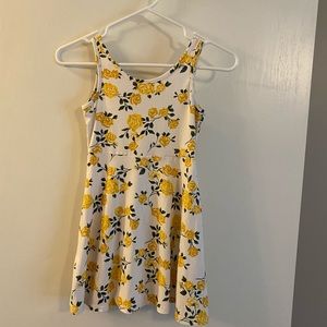2 girl sleeveless dresses